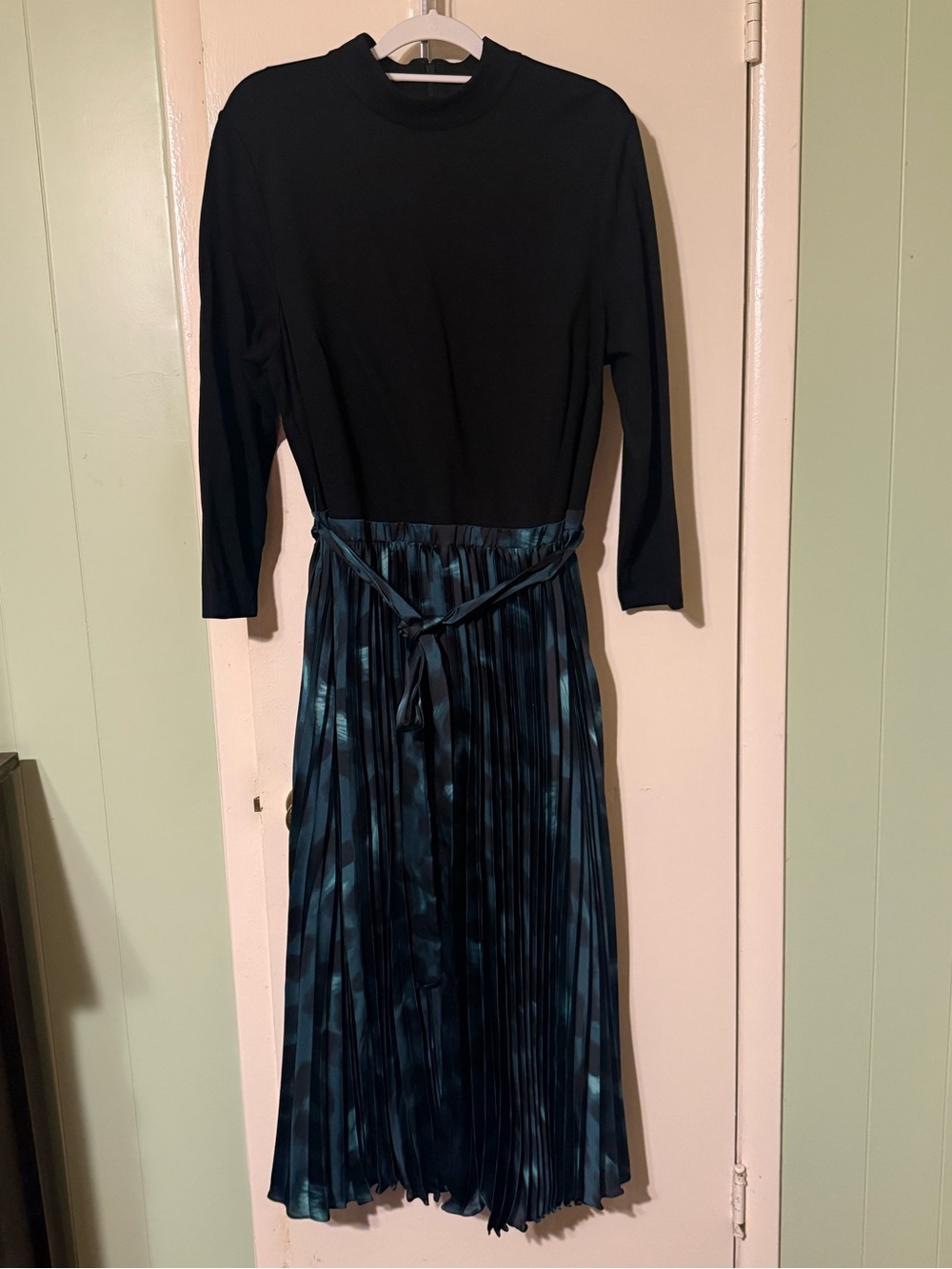 Black Top with Teal Pleated Skirt Dress Sz 18 NWT